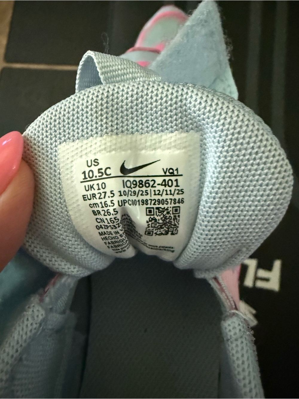 Girls Nike shoes - Picture 3 of 6